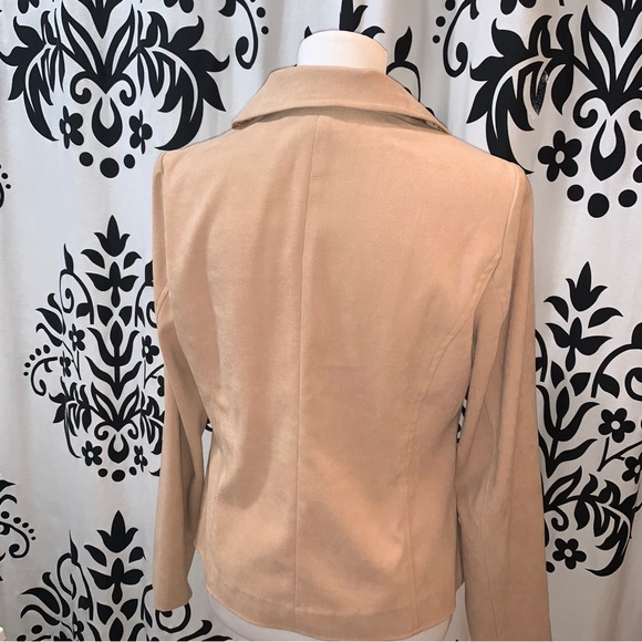 Requirements Size Small Women's Tan Faux Suede (ultra suede) Unlined Blazer - Picture 4 of 7